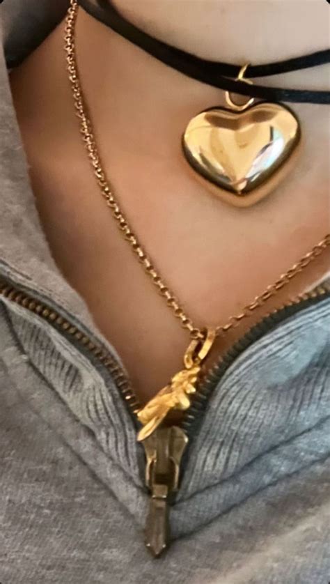 madison beer gold necklace
